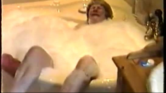 Loud orgasm in the bath tub